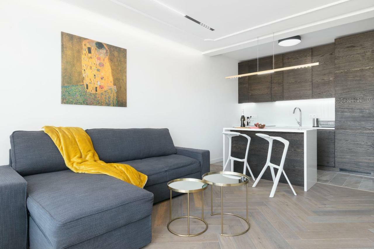 Perfectely Located Stay With Free Parking Познань Экстерьер фото